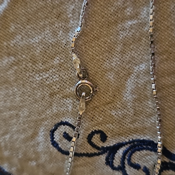 Lori Bonn sterling silver horseshoe pendant with chain. Sterling not plated. - Picture 5 of 5